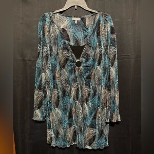 ESSENTIALS Blue, black, and white sparkly woman’s top